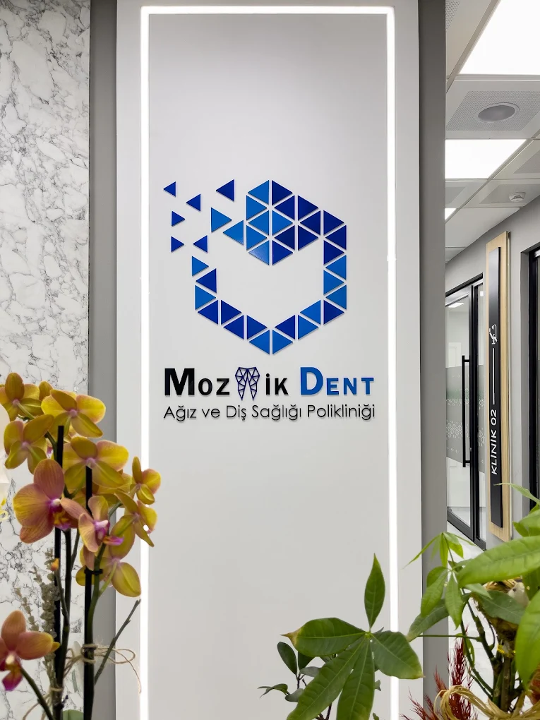 Mozaikdent logo inside the clinic